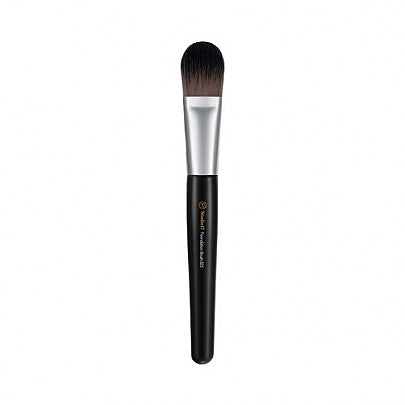 Studio 17 Foundation Brush 823